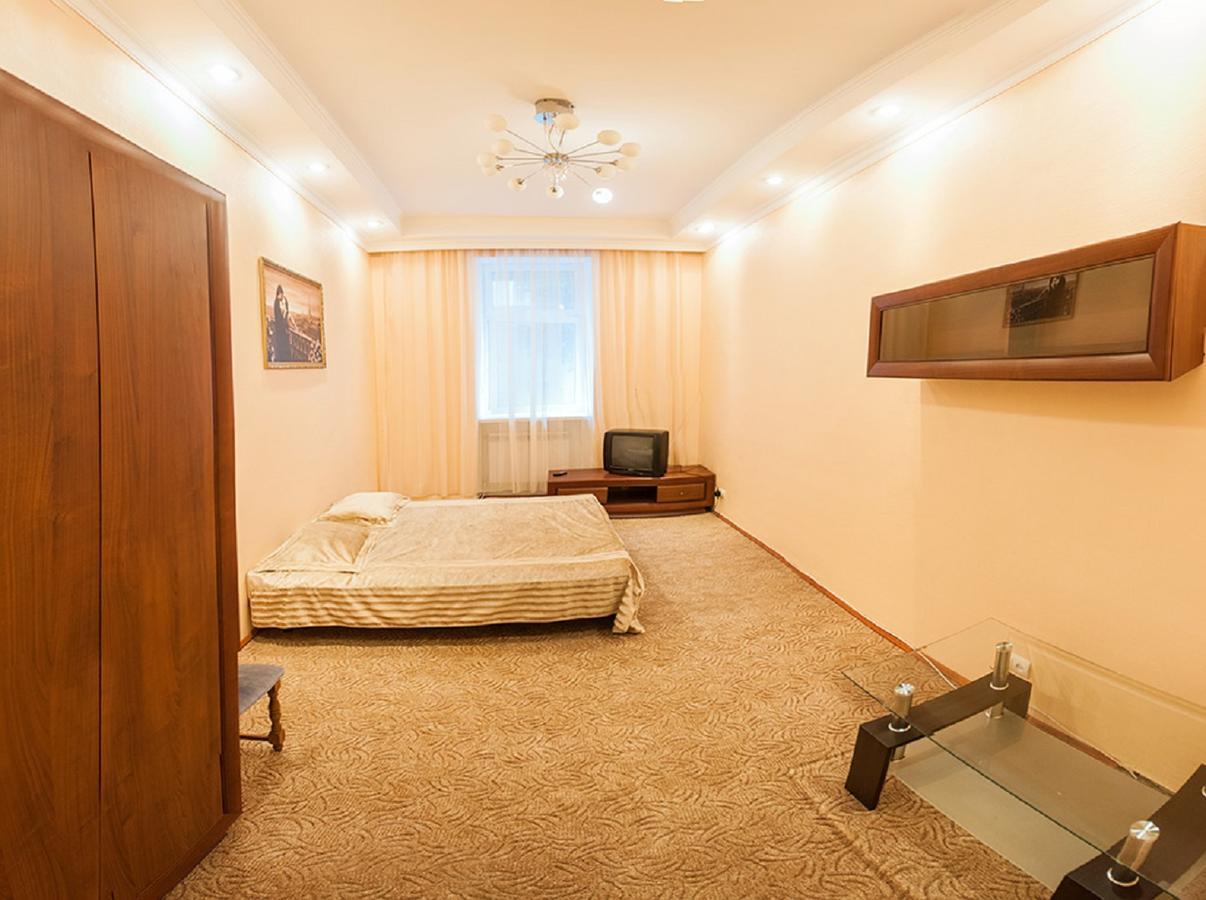 Апартаменти Вул Кониського 5 На 6 Осіб Біля Медичного Університету Lviv Exterior photo